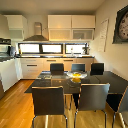 索伦蒂纳Townhouse On Arlanda Stockholm Metro Line - Easy Checkin别墅 外观 照片