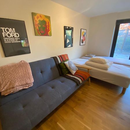 索伦蒂纳Townhouse On Arlanda Stockholm Metro Line - Easy Checkin别墅 外观 照片