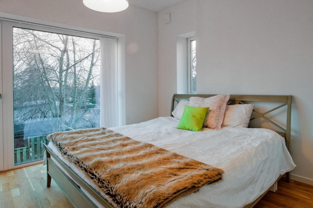 索伦蒂纳Townhouse On Arlanda Stockholm Metro Line - Easy Checkin别墅 外观 照片