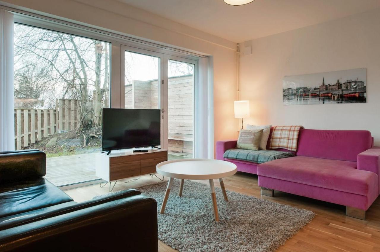 索伦蒂纳Townhouse On Arlanda Stockholm Metro Line - Easy Checkin别墅 外观 照片