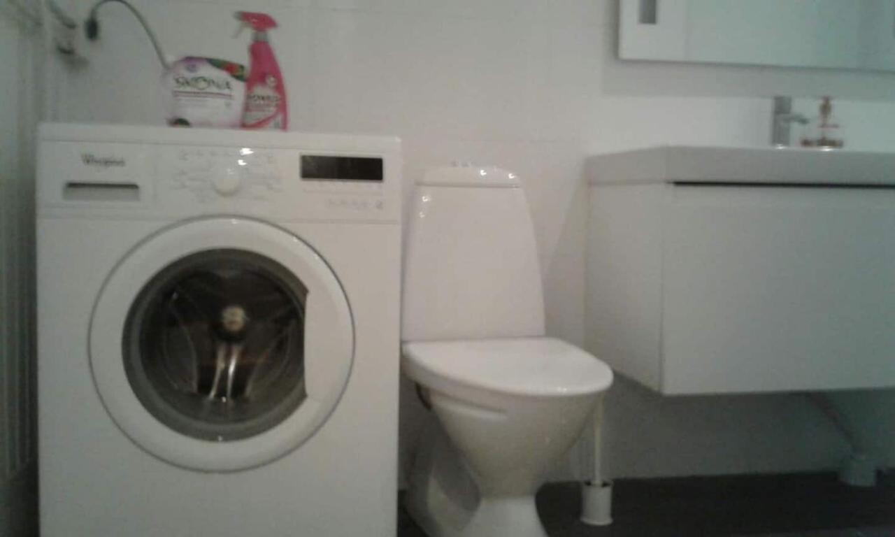 索伦蒂纳Townhouse On Arlanda Stockholm Metro Line - Easy Checkin别墅 外观 照片