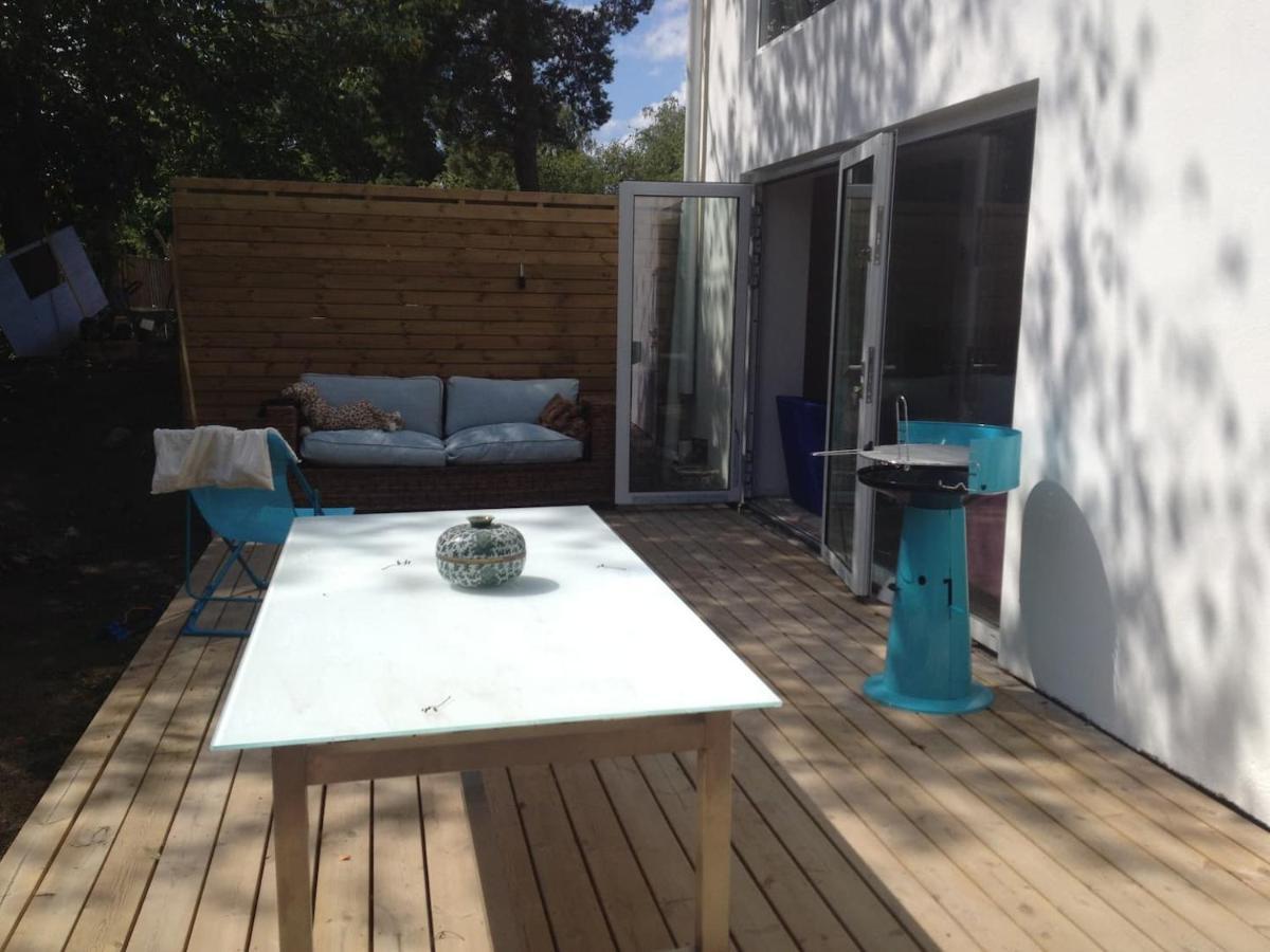 索伦蒂纳Townhouse On Arlanda Stockholm Metro Line - Easy Checkin别墅 外观 照片