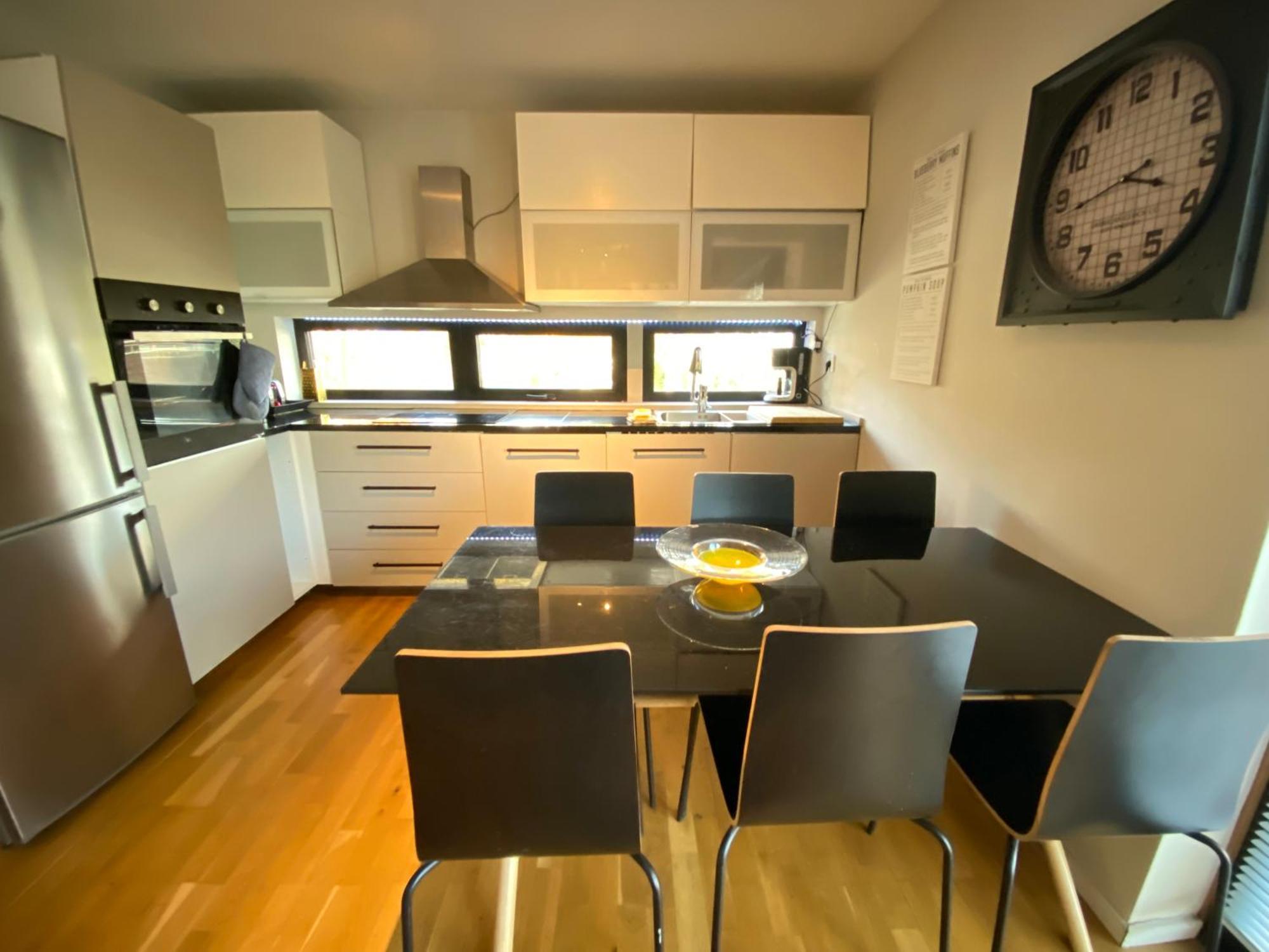 索伦蒂纳Townhouse On Arlanda Stockholm Metro Line - Easy Checkin别墅 外观 照片