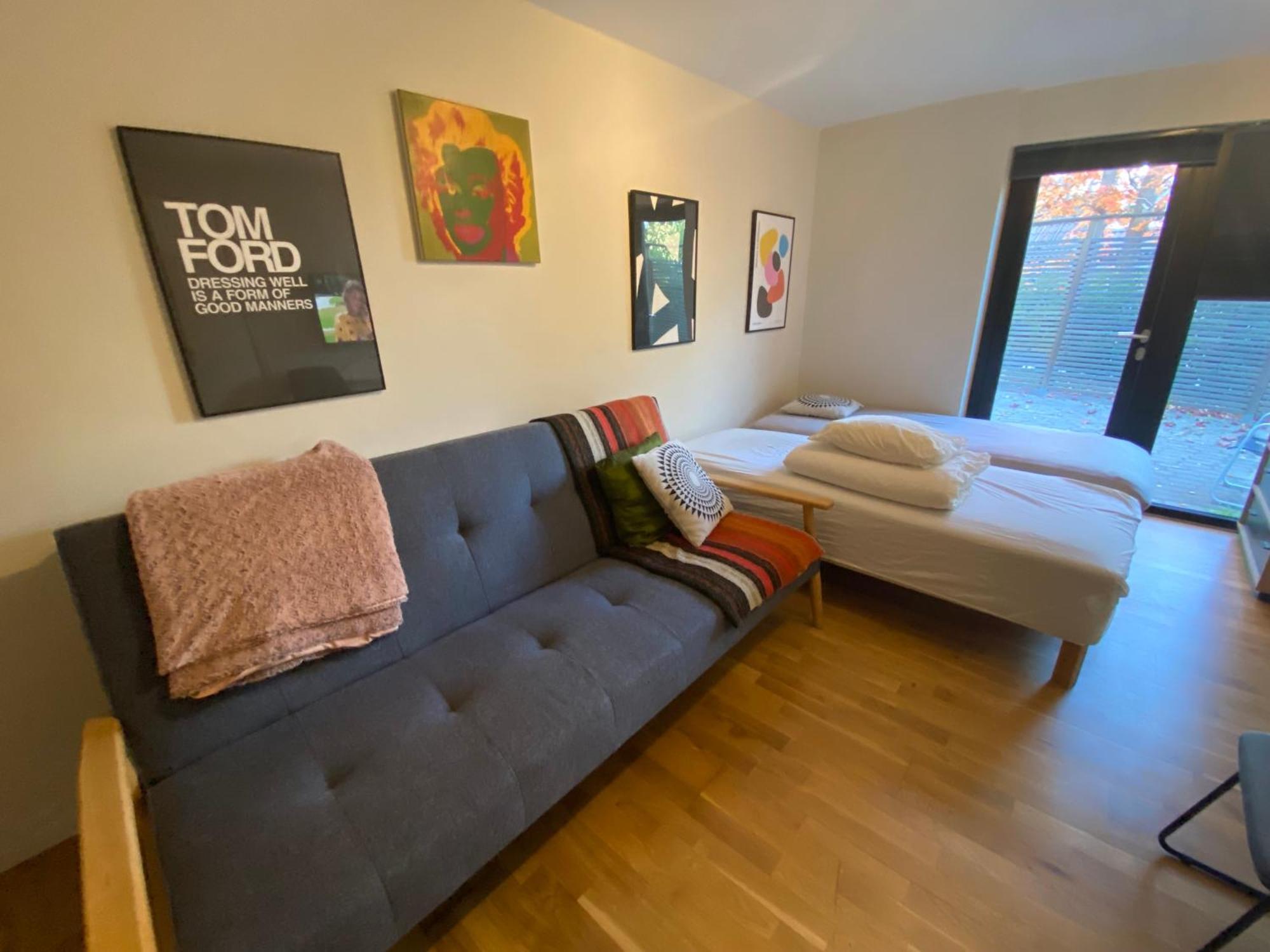 索伦蒂纳Townhouse On Arlanda Stockholm Metro Line - Easy Checkin别墅 外观 照片