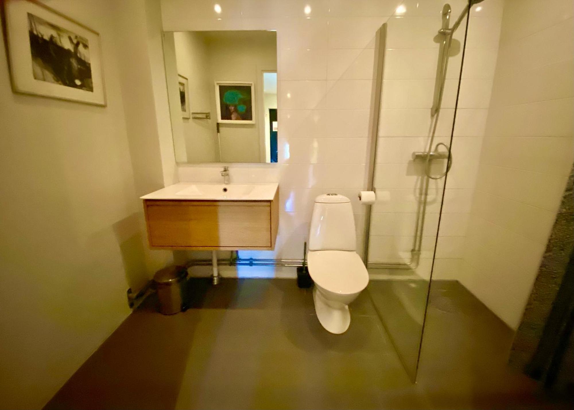 索伦蒂纳Townhouse On Arlanda Stockholm Metro Line - Easy Checkin别墅 外观 照片